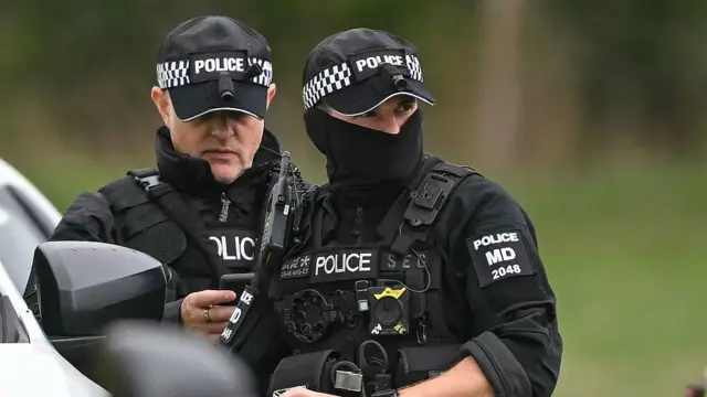 Arrestan a 5 sospechosos de preparar un acto terrorista tras un “incidente grave” cerca de una base aérea británica que usa el ejército de EE.UU. - Ilustración 1