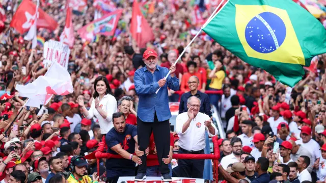 Los gráficos que explican la inédita remontada de Lula en las elecciones presidenciales de Brasil - Ilustración 1