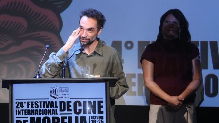 'Seis meses en el edificio rosa con azul' gana en el FICM Mejor Película y Premio del Público - Ilustración 1