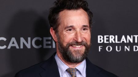 Noah Wyle es elegido el hombre más sexy de 2026: ¿quién es el actor de The Pitt? - Ilustración 2