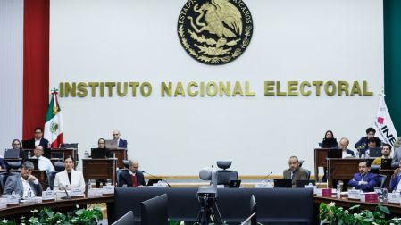 Desconfianza en el INE amenaza con alcanzar elecciones de 2027 - Ilustración 1