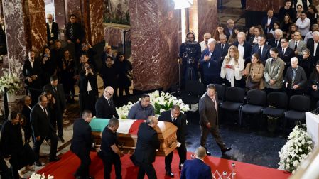 Con aplausos reciben féretro de Cuauhtémoc Cárdenas Solórzano en Bellas Artes - Ilustración 1