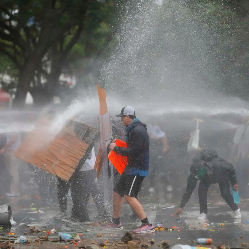Jalisco inicia procedimiento administrativo contra 17 policías por operativo en protesta por agua limpia - Ilustración 1