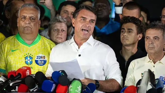 Bolsonaro se presenta como líder de la oposición a Lula sin admitir la derrota y su partido reconoce los resultados - Ilustración 1