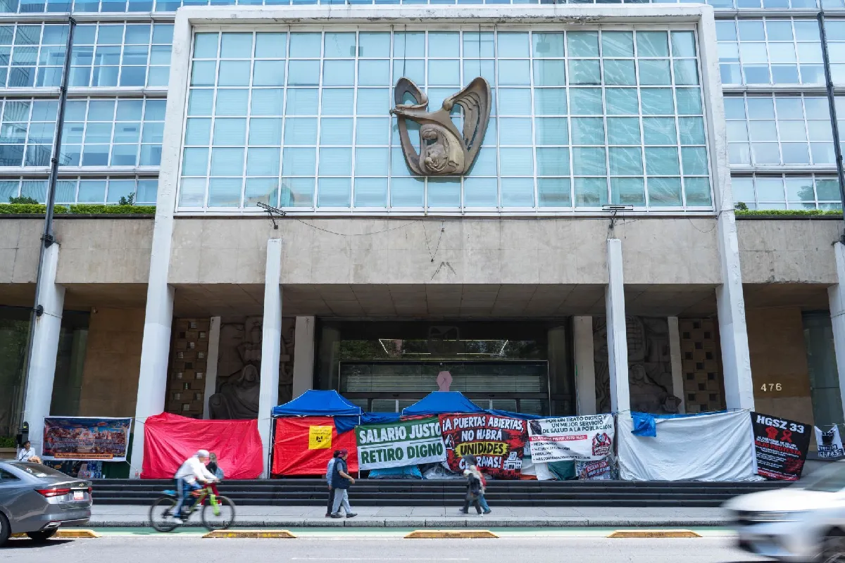 Trabajadores del IMSS mantienen bloqueos en CDMX y algunos estados previo a megamarcha | Grupo Animal - Ilustración 1